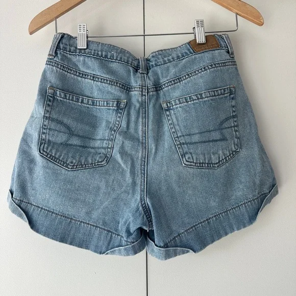 American Eagle Pleated Classic Blue Mom Jean Shorts - Picture 4 of 6